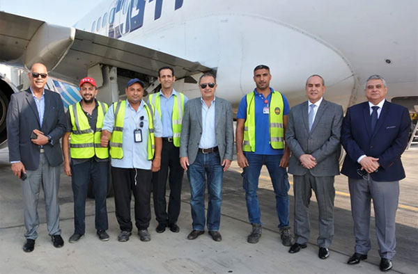 أول أيام عيد الأضحى.. وزير الطيران يتابع حركة التشغيل بمطار القاهرة.. صور