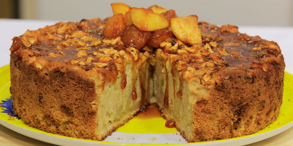 سهلة التحضير.. اصنعي كيكة التفاح والقرفة في وقت قياسي