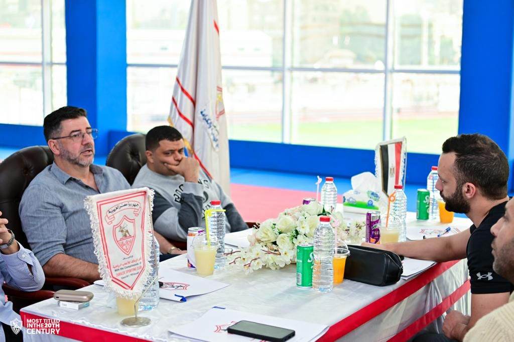 فيتوريا يجتمع بأمير مرتضي منصور