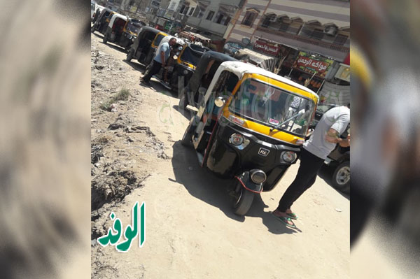 التوك توك يسير عكس الإتجاه بشوارع الدقهلية 