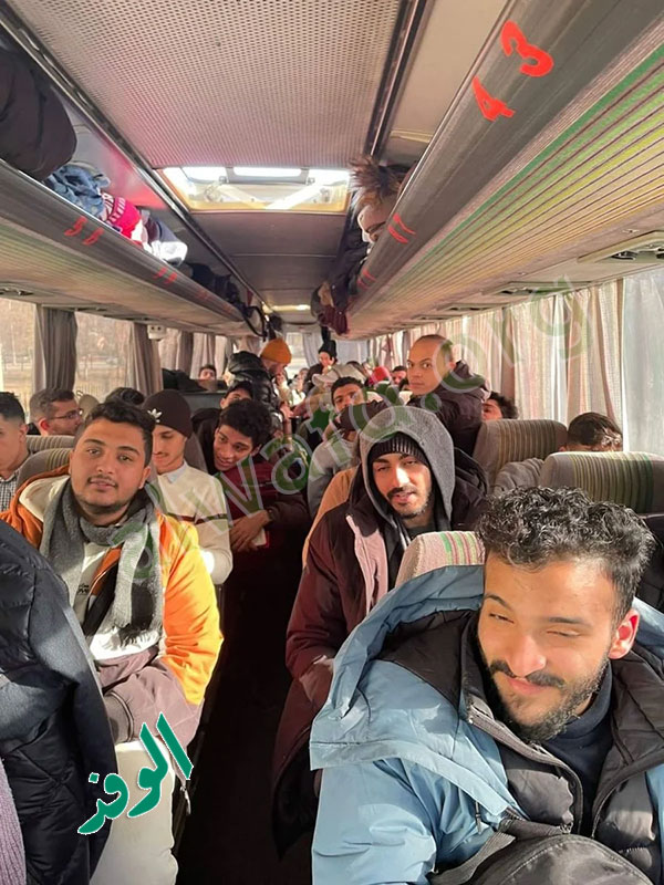 شاهد.. عبور فوج جديد من المصريين الحدود الأوكرانية باتجاه بولندا