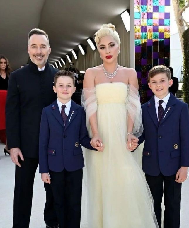 ليدي جاجا وزوجها وأولادها في حفل الأوسكار 2022