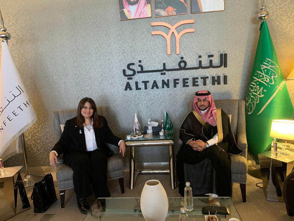 وزيرة الهجرة تصل إلى الرياض للقاء أكبر جالية مصرية بالخارج