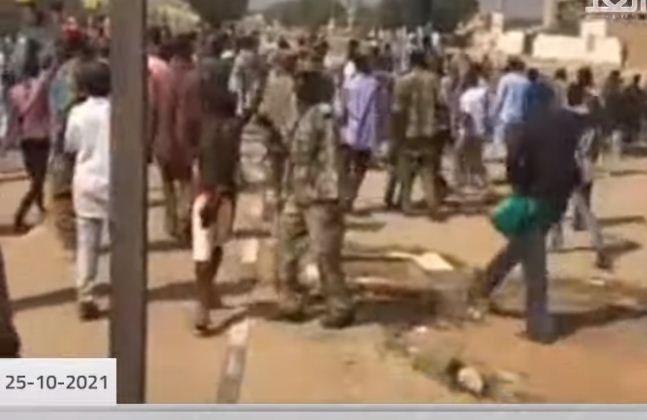 اقتحام المتظاهرين محيط القيادة العامة للجيش السوداني