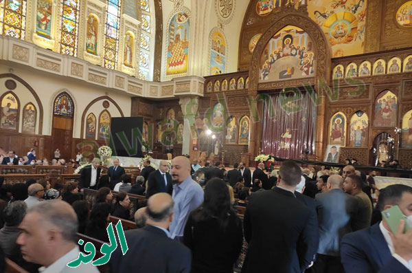 توافد كبير على جنازة رؤوف غبور بالكاتدرائية المرقسية (صور)