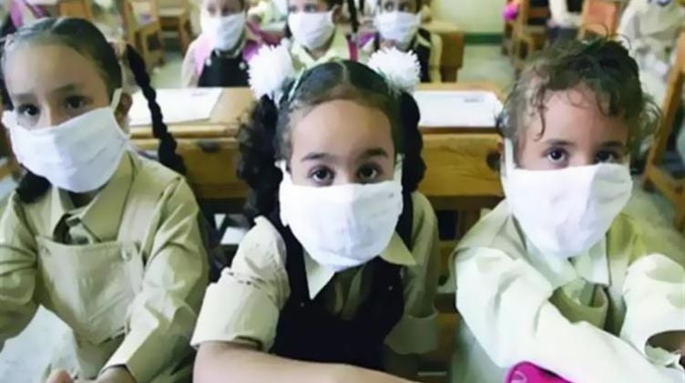 الفيروس المخلوي التنفسي.. حقيقة اختراقه صدور طلاب المدارس | فيديو