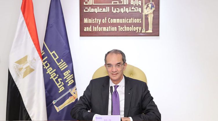 وزير الاتصالات يتحدث عن جهود سد الفجوة الرقمية في منتدى باريس للسلام